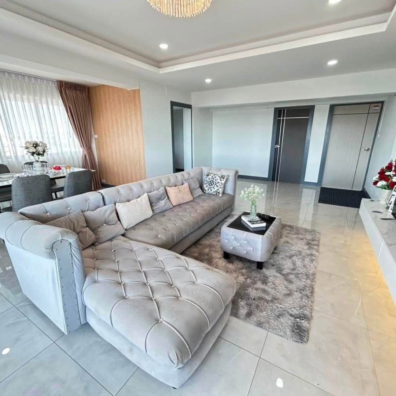 Luxury Style Decoration Condo 3 Bed, 2 Bath 156 SQM. @ Thepprasit Housing Authority