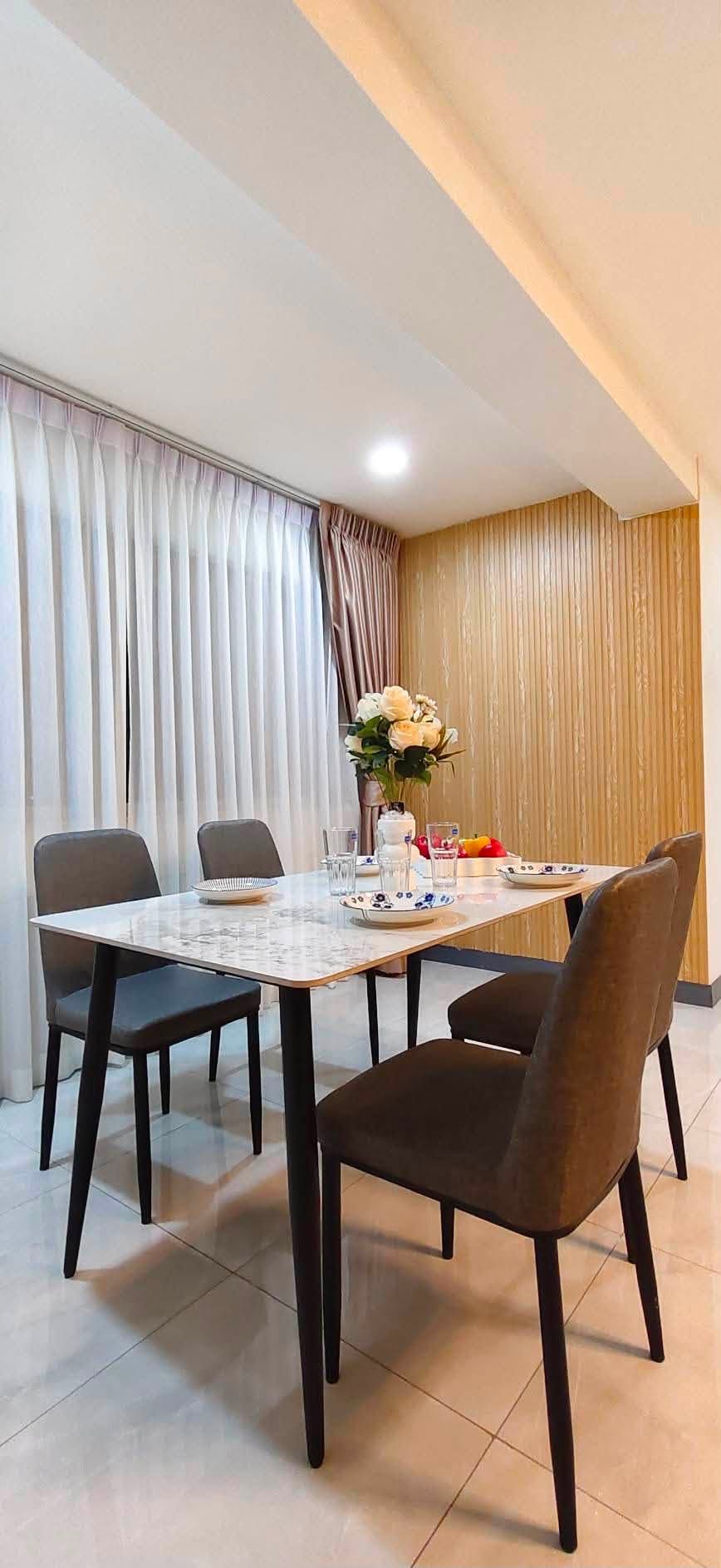 Luxury Style Decoration Condo 3 Bed, 2 Bath 156 SQM. @ Thepprasit Housing Authority