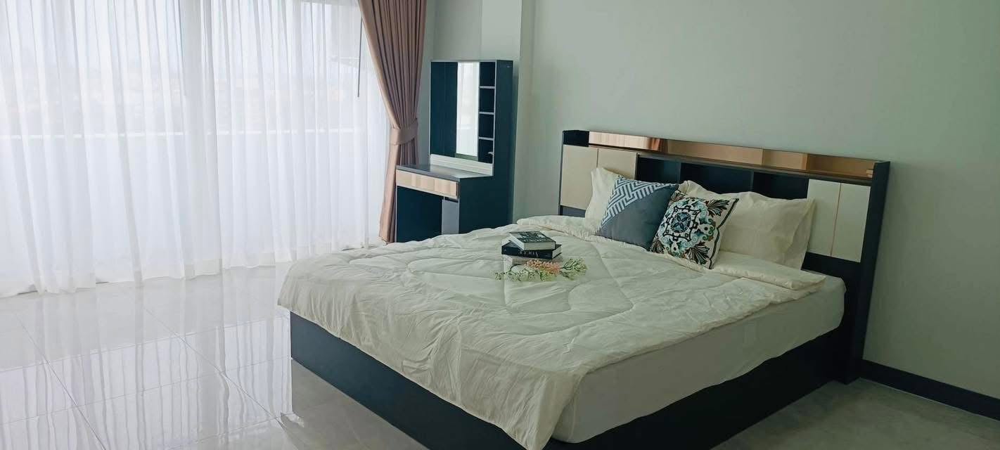 Luxury Style Decoration Condo 3 Bed, 2 Bath 156 SQM. @ Thepprasit Housing Authority