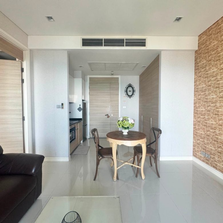 Prime location Condo 1 Bed, 1 Bath 60 SQM. @ Reflection Jomtien Condo