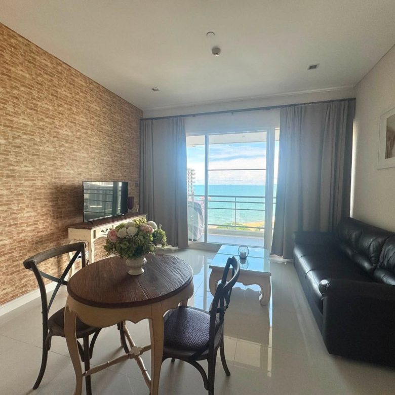 Prime location Condo 1 Bed, 1 Bath 60 SQM. @ Reflection Jomtien Condo