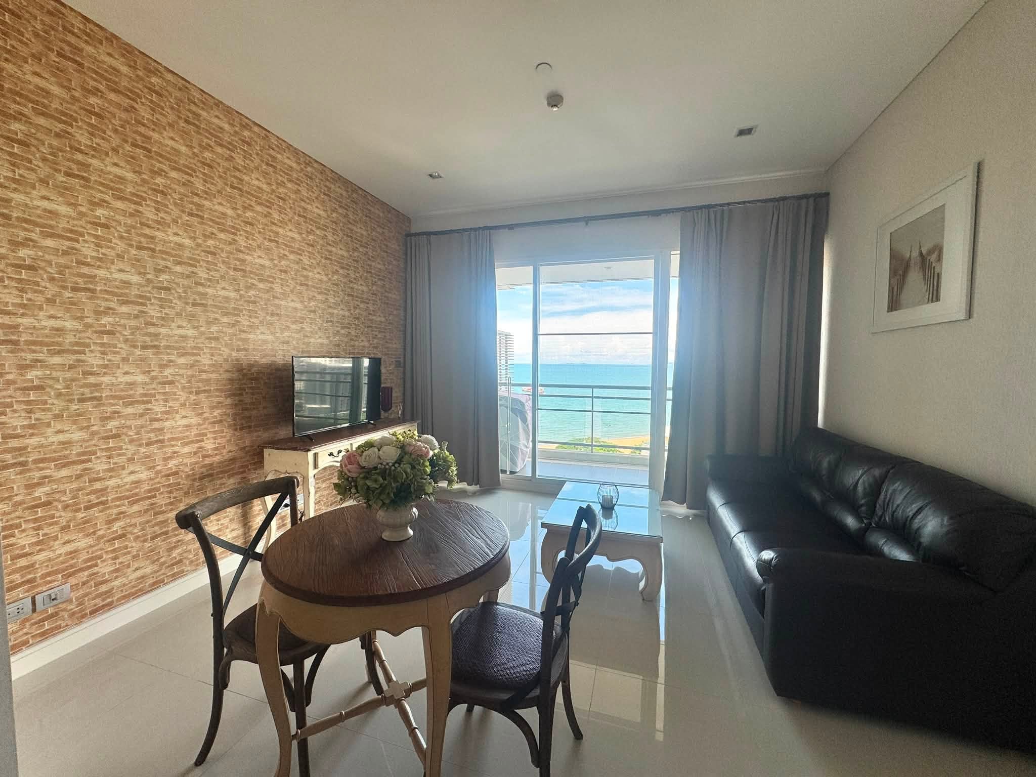 Prime location Condo 1 Bed, 1 Bath 60 SQM. @ Reflection Jomtien Condo
