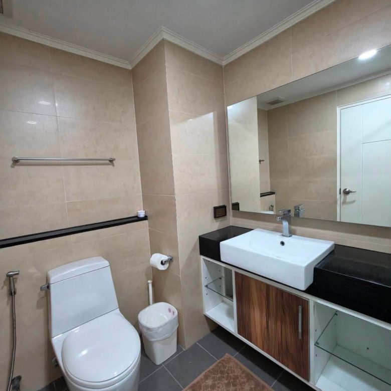 Nice & Peaceful Condo 2 Bed, 2 Bath 62.92 SQM. @ Dusit Grand Park 1