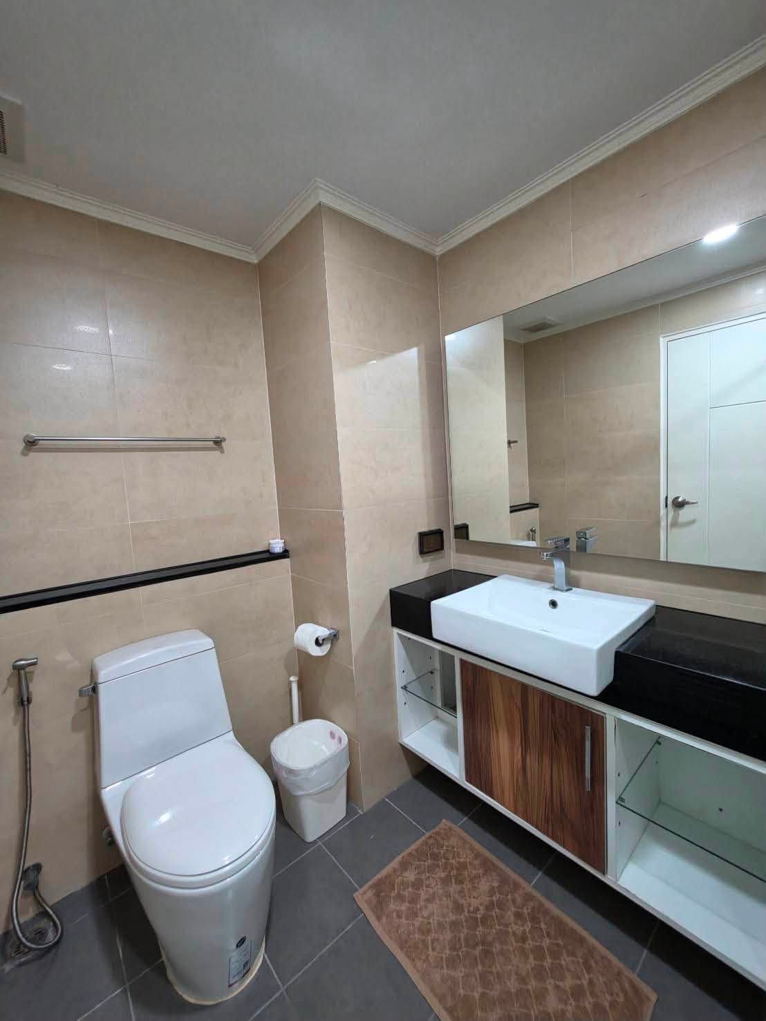 Nice & Peaceful Condo 2 Bed, 2 Bath 62.92 SQM. @ Dusit Grand Park 1