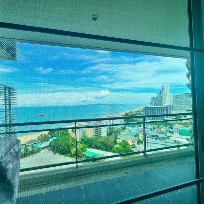 Prime location Condo 1 Bed, 1 Bath 60 SQM. @ Reflection Jomtien Condo