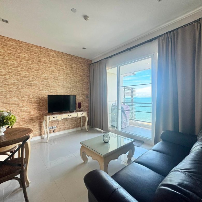 Prime location Condo 1 Bed, 1 Bath 60 SQM. @ Reflection Jomtien Condo