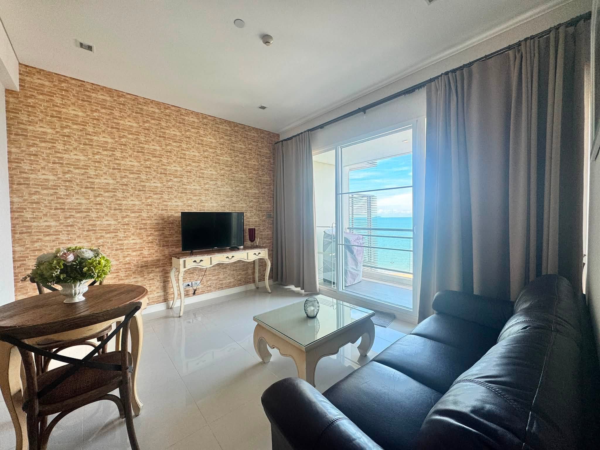Prime location Condo 1 Bed, 1 Bath 60 SQM. @ Reflection Jomtien Condo
