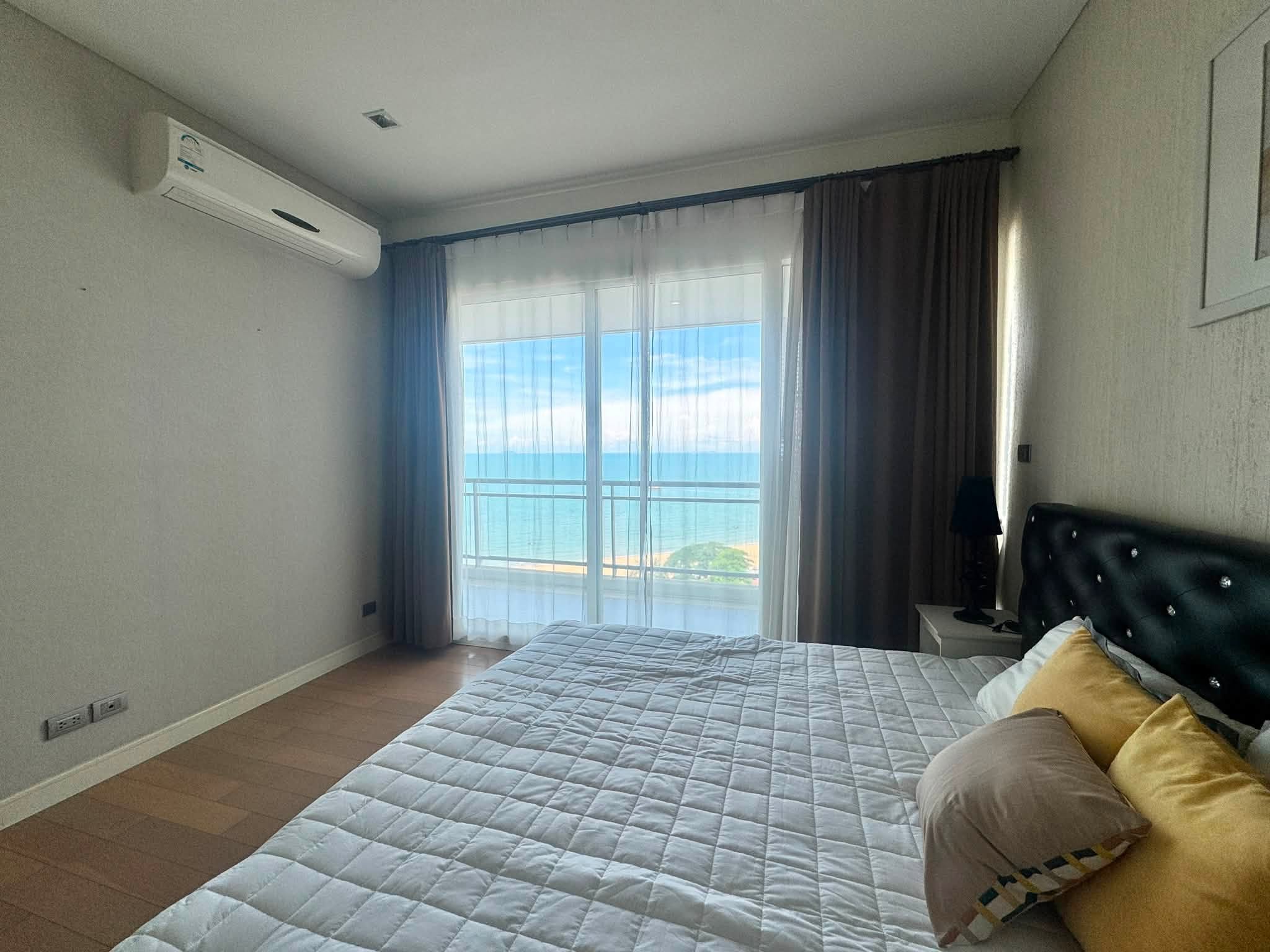 Prime location Condo 1 Bed, 1 Bath 60 SQM. @ Reflection Jomtien Condo
