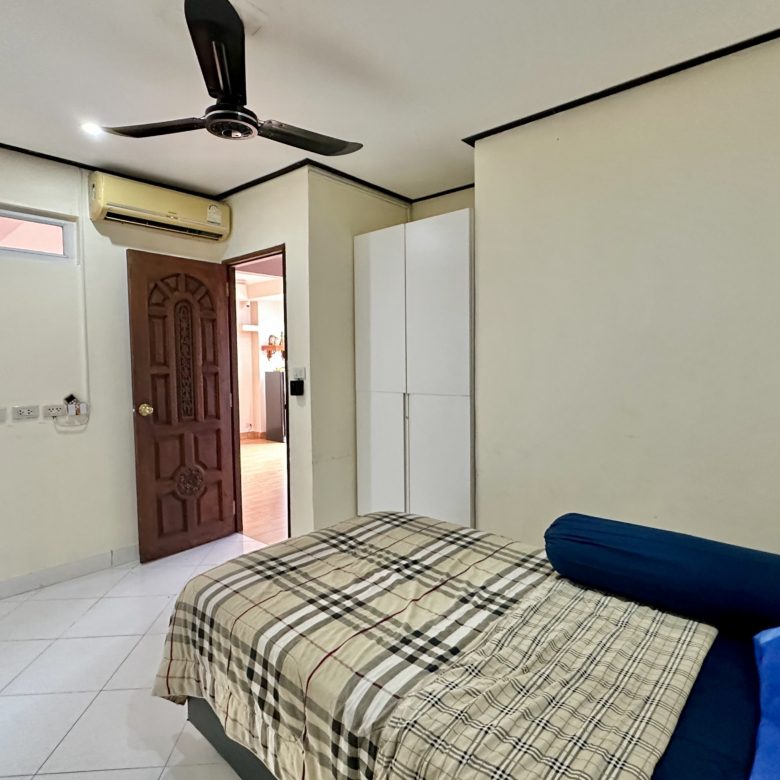 A room ready for a makeover 2 Bed, 2 Bath 76 SQM.@ Pattaya Plaza Condo