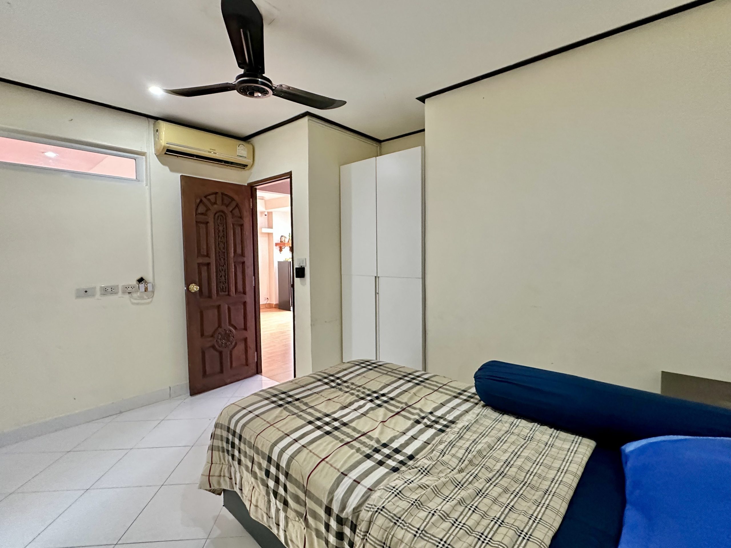 A room ready for a makeover 2 Bed, 2 Bath 76 SQM.@ Pattaya Plaza Condo