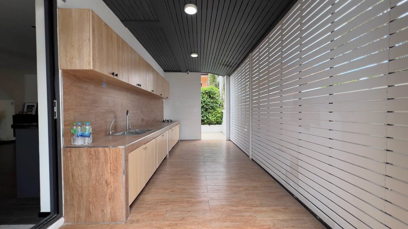 Spacious 2-Story Detached Pool Villa 5 Bed, 6 Bath 177.4 SQW. @ Pattaya Park Hill Village (Nong Yai 2)