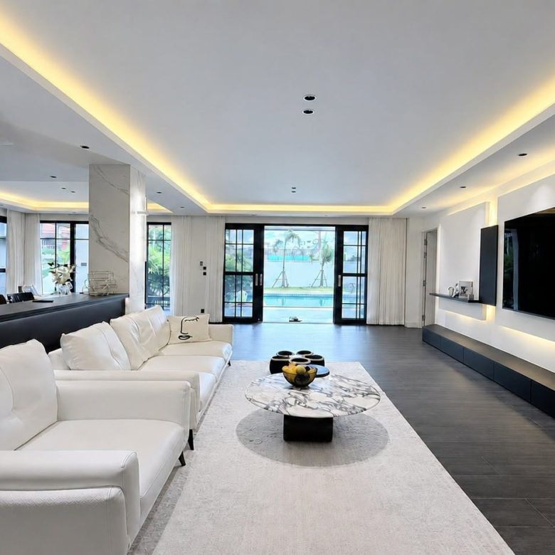 Spacious 2-Story Detached Pool Villa 5 Bed, 6 Bath 177.4 SQW. @ Pattaya Park Hill Village (Nong Yai 2)