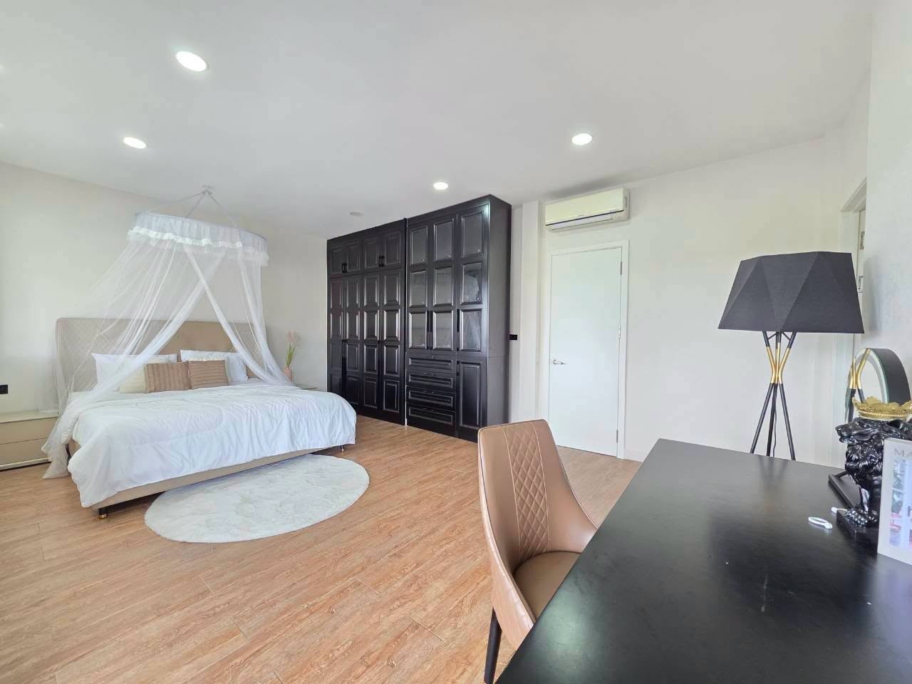 Spacious 2-Story Detached Pool Villa 5 Bed, 6 Bath 177.4 SQW. @ Pattaya Park Hill Village (Nong Yai 2)