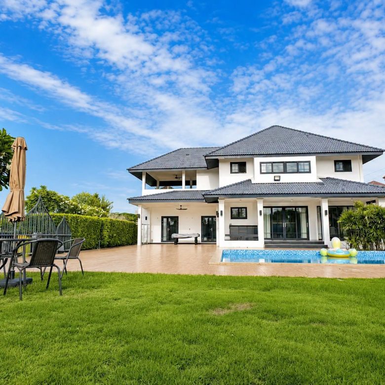 Spacious 2-Story Detached Pool Villa 5 Bed, 6 Bath 177.4 SQW. @ Pattaya Park Hill Village (Nong Yai 2)