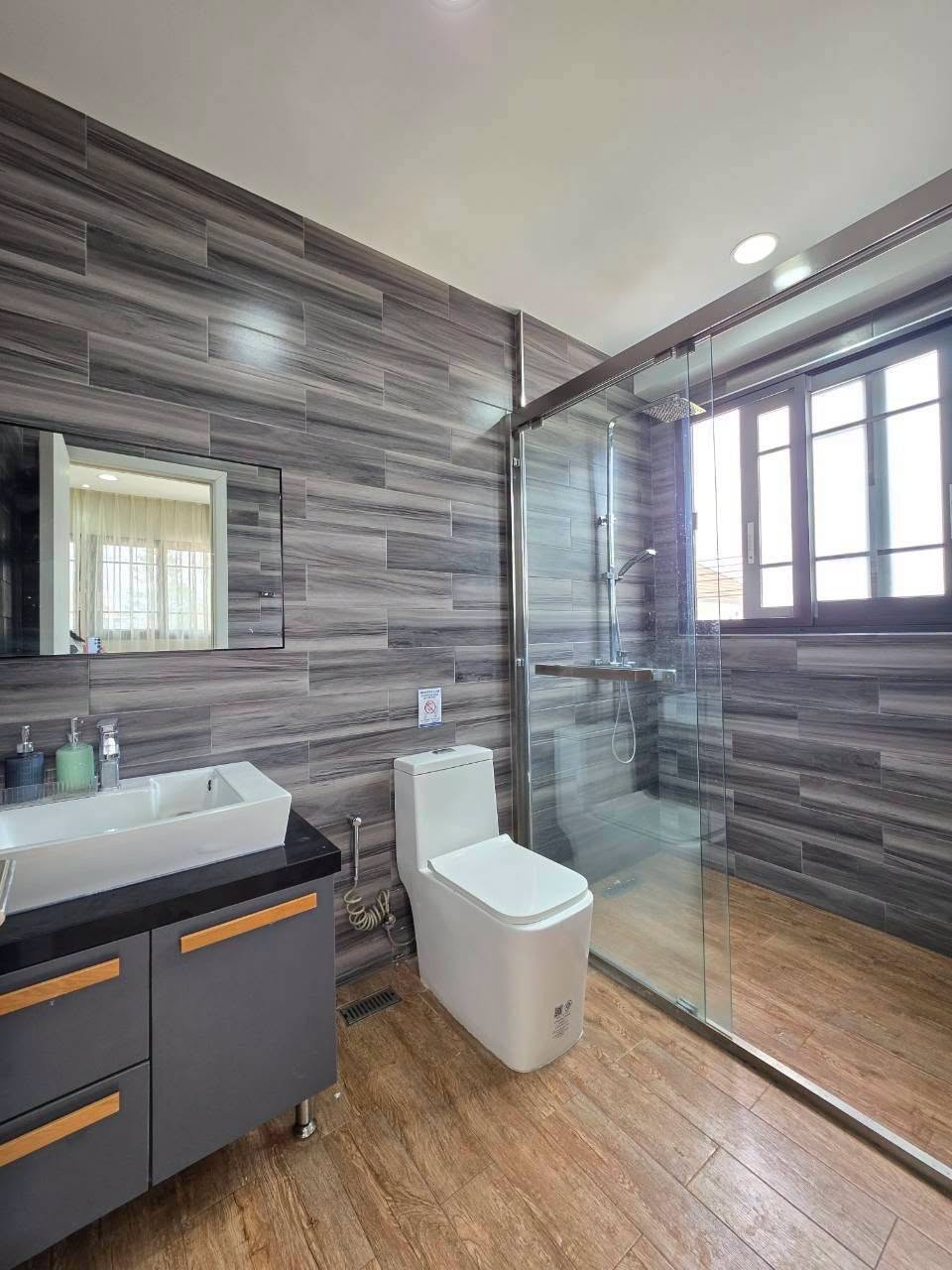 Spacious 2-Story Detached Pool Villa 5 Bed, 6 Bath 177.4 SQW. @ Pattaya Park Hill Village (Nong Yai 2)