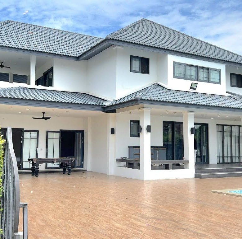 Spacious 2-Story Detached Pool Villa 5 Bed, 6 Bath 177.4 SQW. @ Pattaya Park Hill Village (Nong Yai 2)