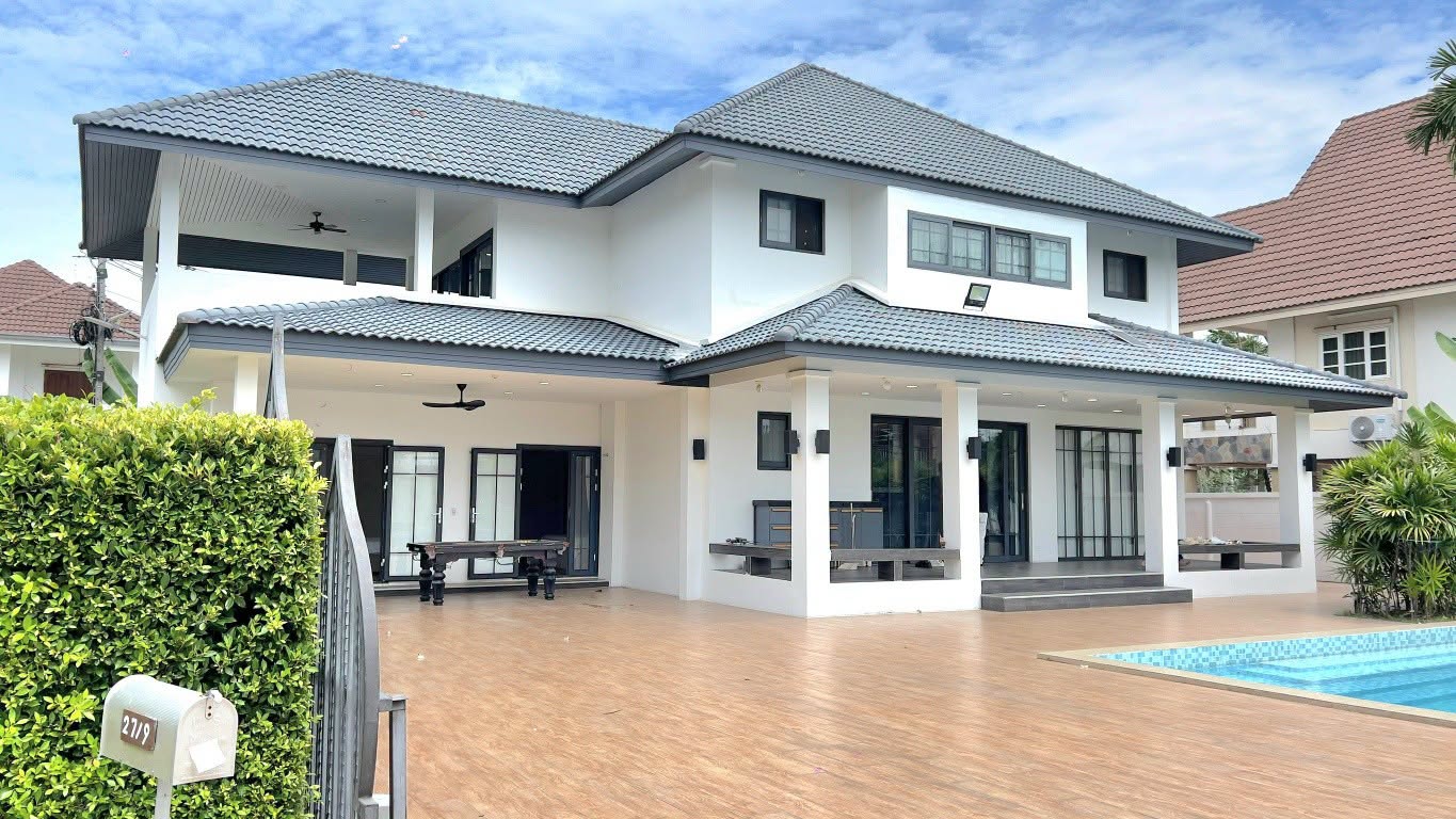 Spacious 2-Story Detached Pool Villa 5 Bed, 6 Bath 177.4 SQW. @ Pattaya Park Hill Village (Nong Yai 2)
