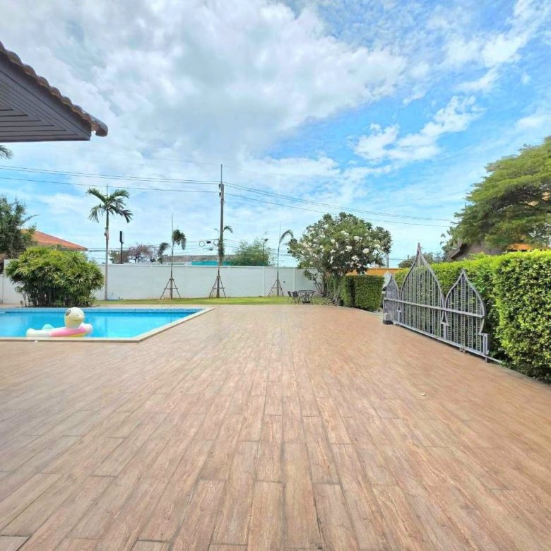 Spacious 2-Story Detached Pool Villa 5 Bed, 6 Bath 177.4 SQW. @ Pattaya Park Hill Village (Nong Yai 2)