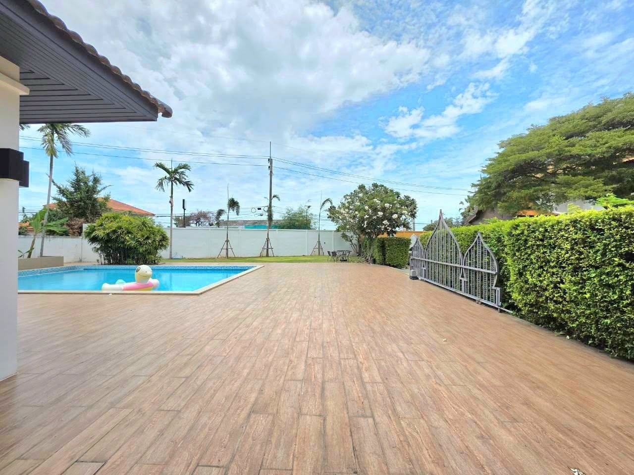 Spacious 2-Story Detached Pool Villa 5 Bed, 6 Bath 177.4 SQW. @ Pattaya Park Hill Village (Nong Yai 2)