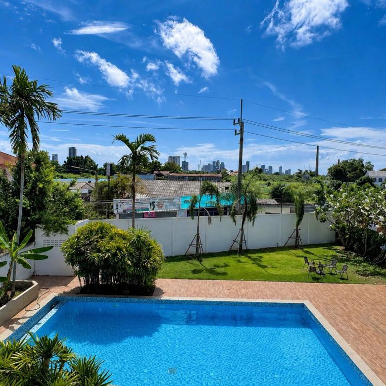 Spacious 2-Story Detached Pool Villa 5 Bed, 6 Bath 177.4 SQW. @ Pattaya Park Hill Village (Nong Yai 2)