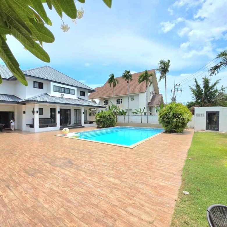 Spacious 2-Story Detached Pool Villa 5 Bed, 6 Bath 177.4 SQW. @ Pattaya Park Hill Village (Nong Yai 2)