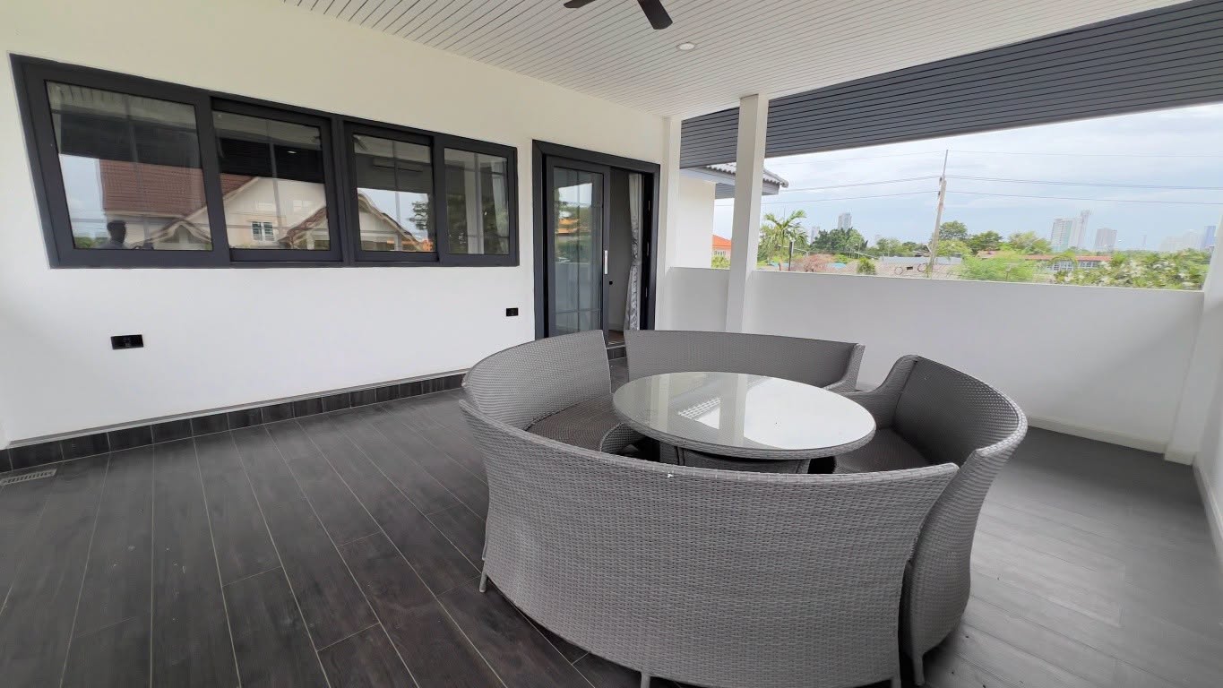 Spacious 2-Story Detached Pool Villa 5 Bed, 6 Bath 177.4 SQW. @ Pattaya Park Hill Village (Nong Yai 2)