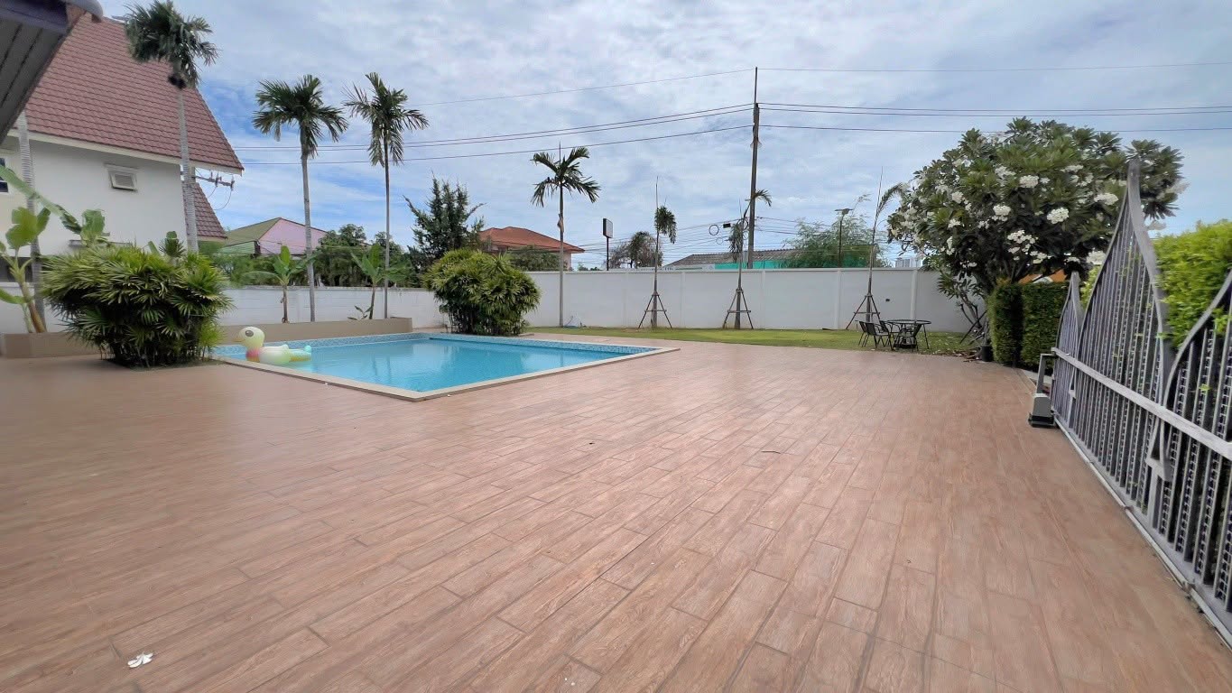 Spacious 2-Story Detached Pool Villa 5 Bed, 6 Bath 177.4 SQW. @ Pattaya Park Hill Village (Nong Yai 2)