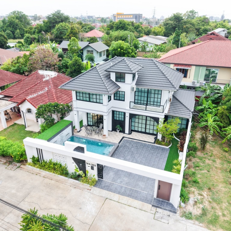  For Sale: Large 2-story detached house  @Soi Siam Country Club