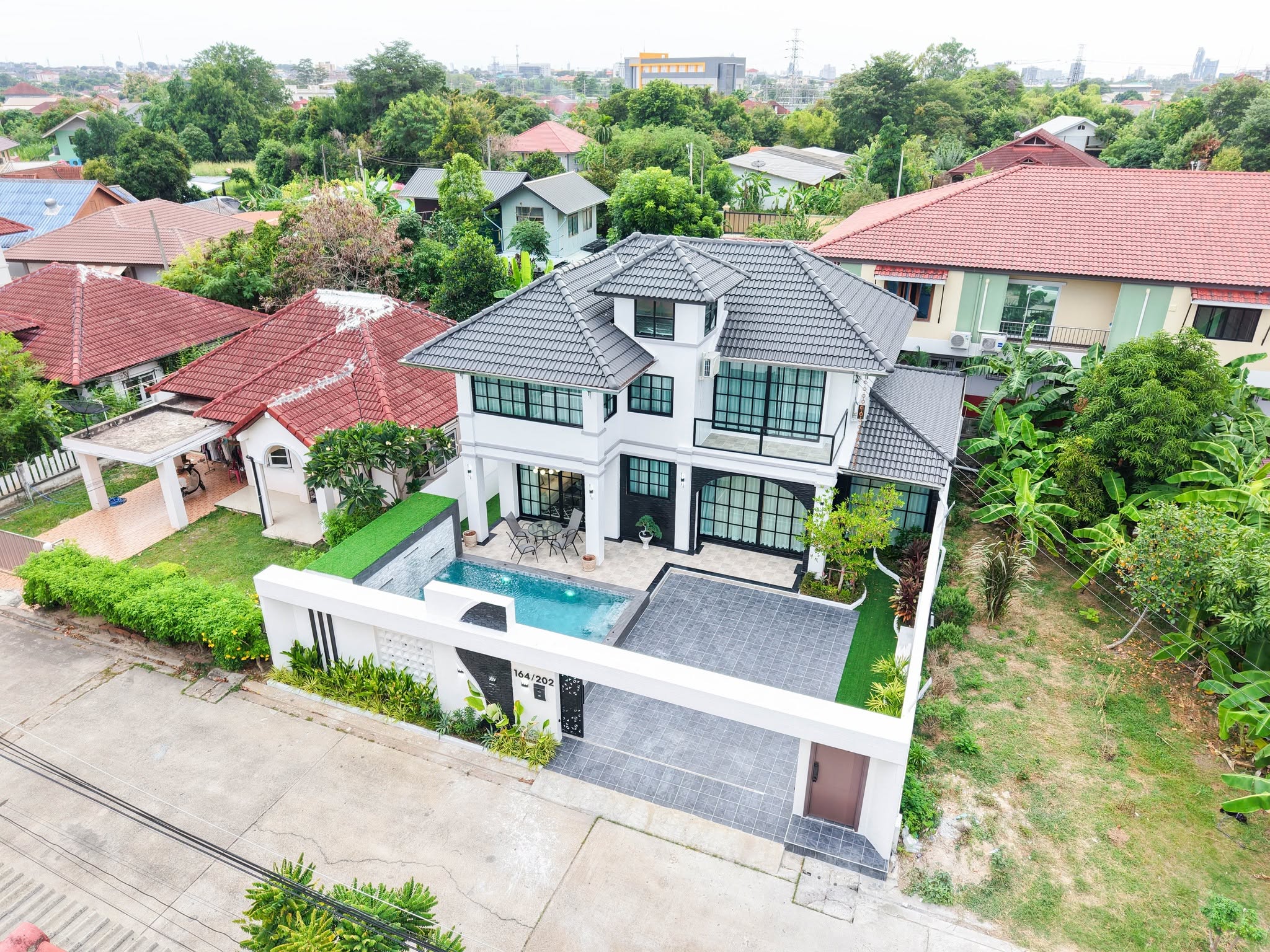  For Sale: Large 2-story detached house  @Soi Siam Country Club