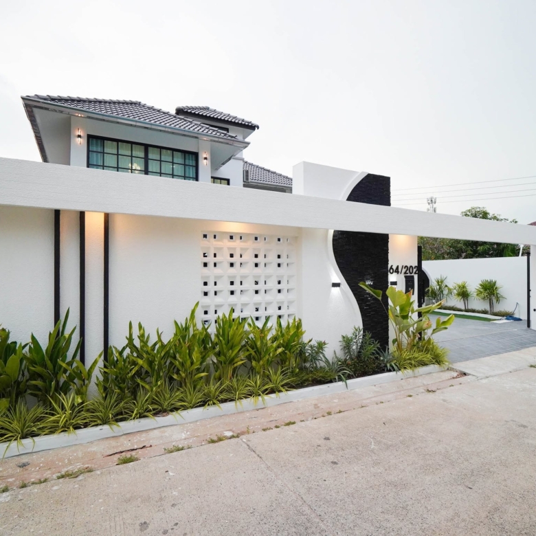  For Sale: Large 2-story detached house  @Soi Siam Country Club