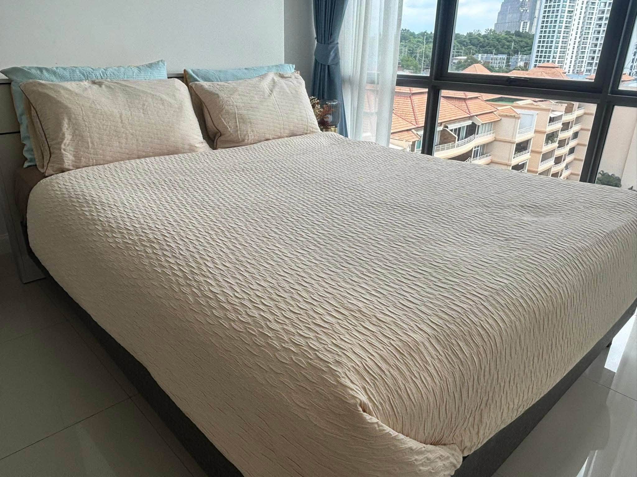 Stunning View Condo 2 Bed, 2 Bath 65 SQM. @ The Jewel condo