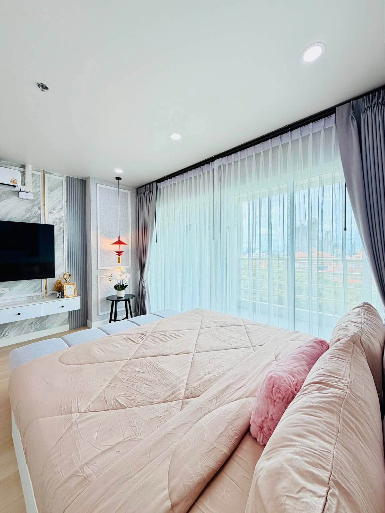 Newly Renovated Condo 1 Bed, 1 Bath 48 SQM. @ View Talay Condo 5D