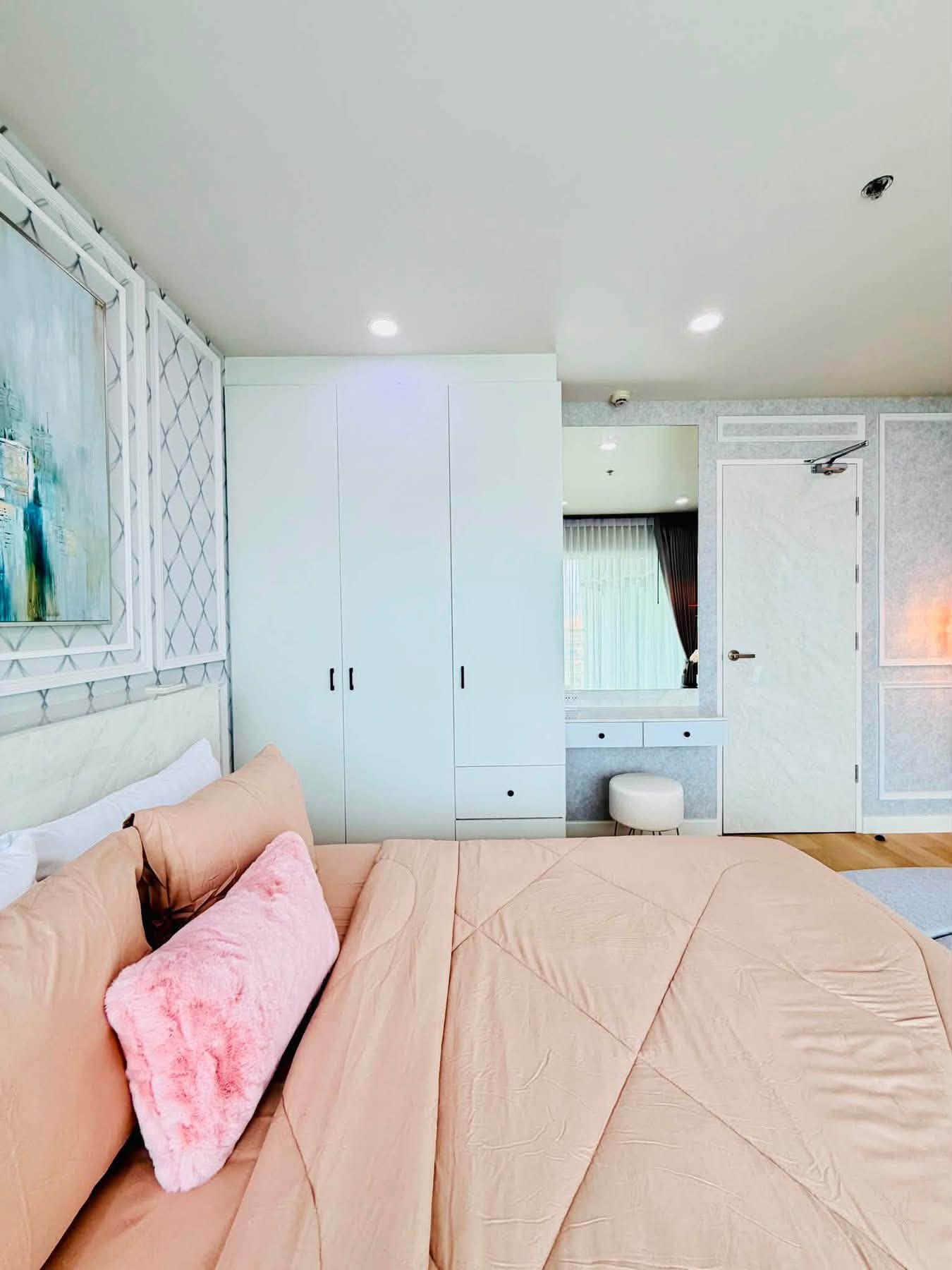Newly Renovated Condo 1 Bed, 1 Bath 48 SQM. @ View Talay Condo 5D