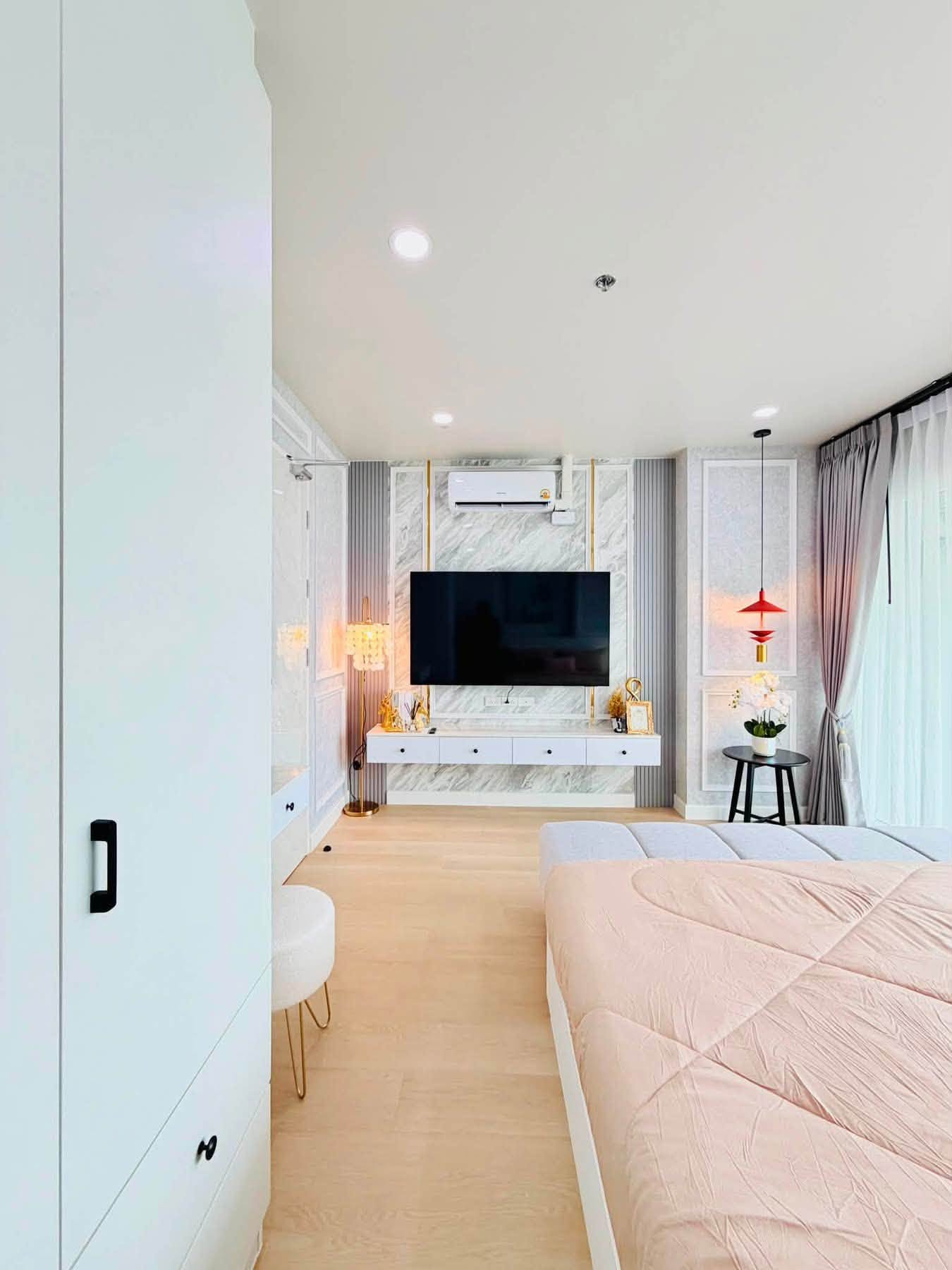 Newly Renovated Condo 1 Bed, 1 Bath 48 SQM. @ View Talay Condo 5D