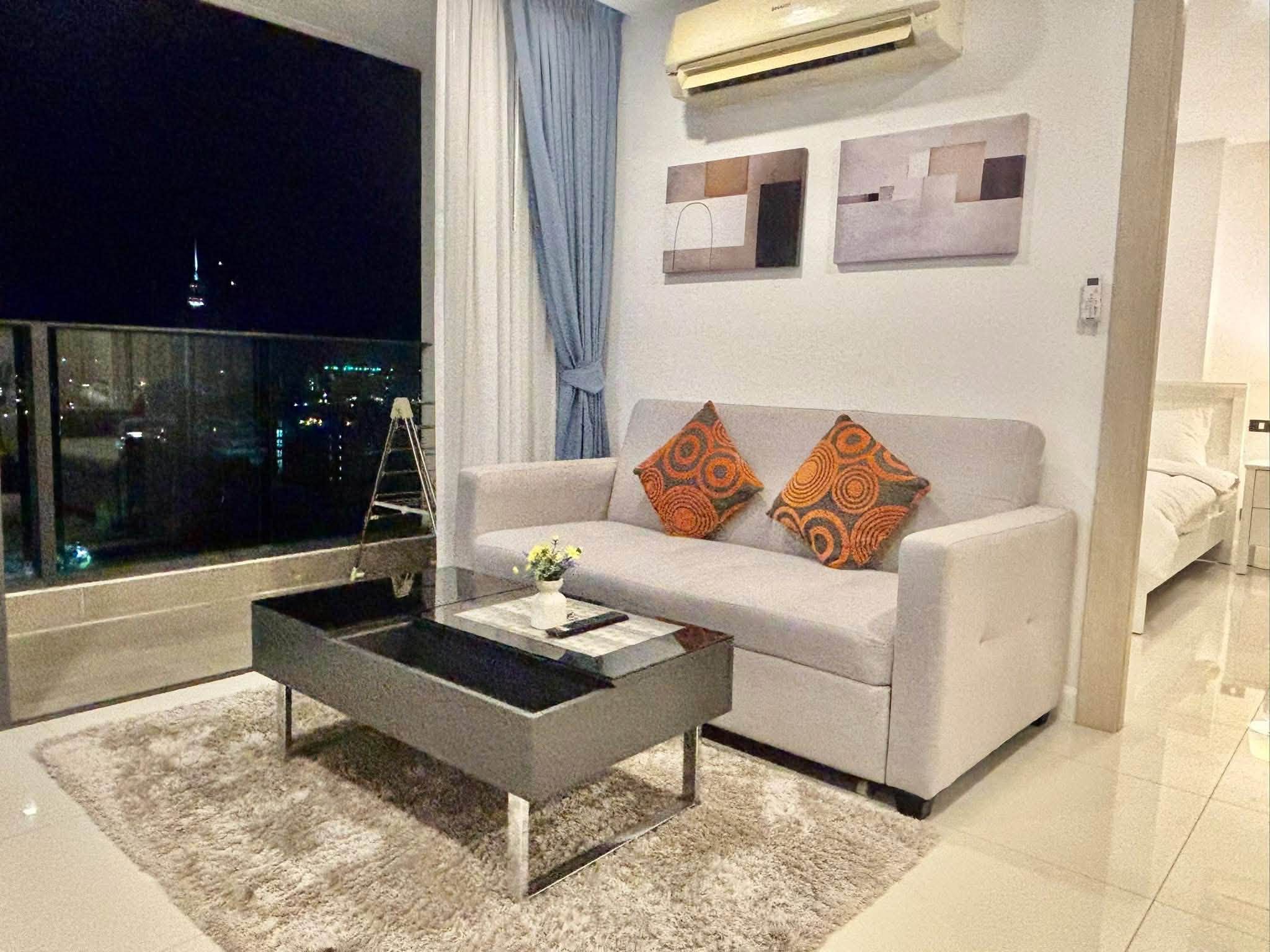 Stunning View Condo 2 Bed, 2 Bath 65 SQM. @ The Jewel condo