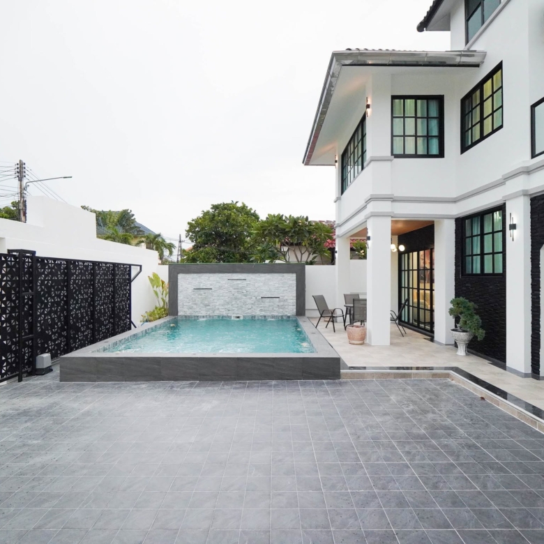  For Sale: Large 2-story detached house  @Soi Siam Country Club