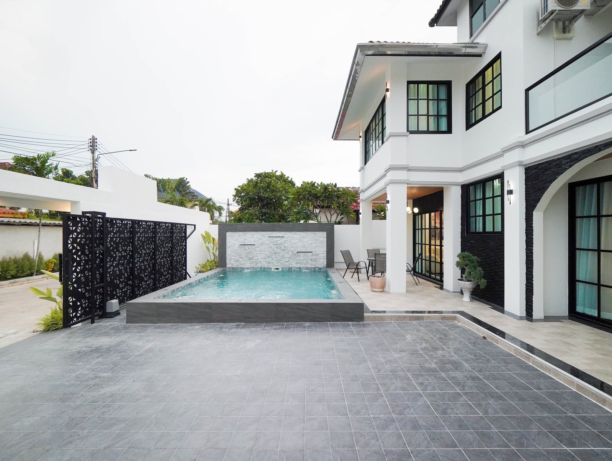  For Sale: Large 2-story detached house  @Soi Siam Country Club