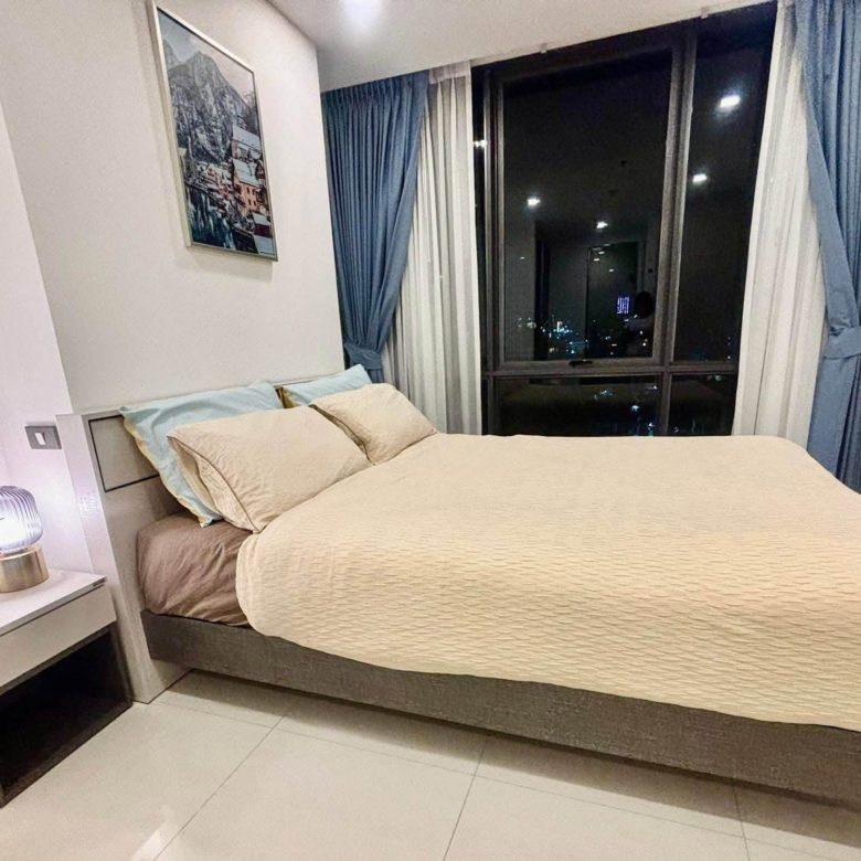 Stunning View Condo 2 Bed, 2 Bath 65 SQM. @ The Jewel condo