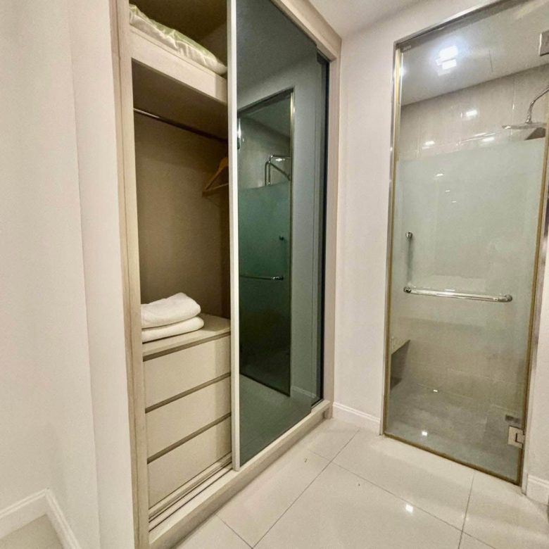 Stunning View Condo 2 Bed, 2 Bath 65 SQM. @ The Jewel condo