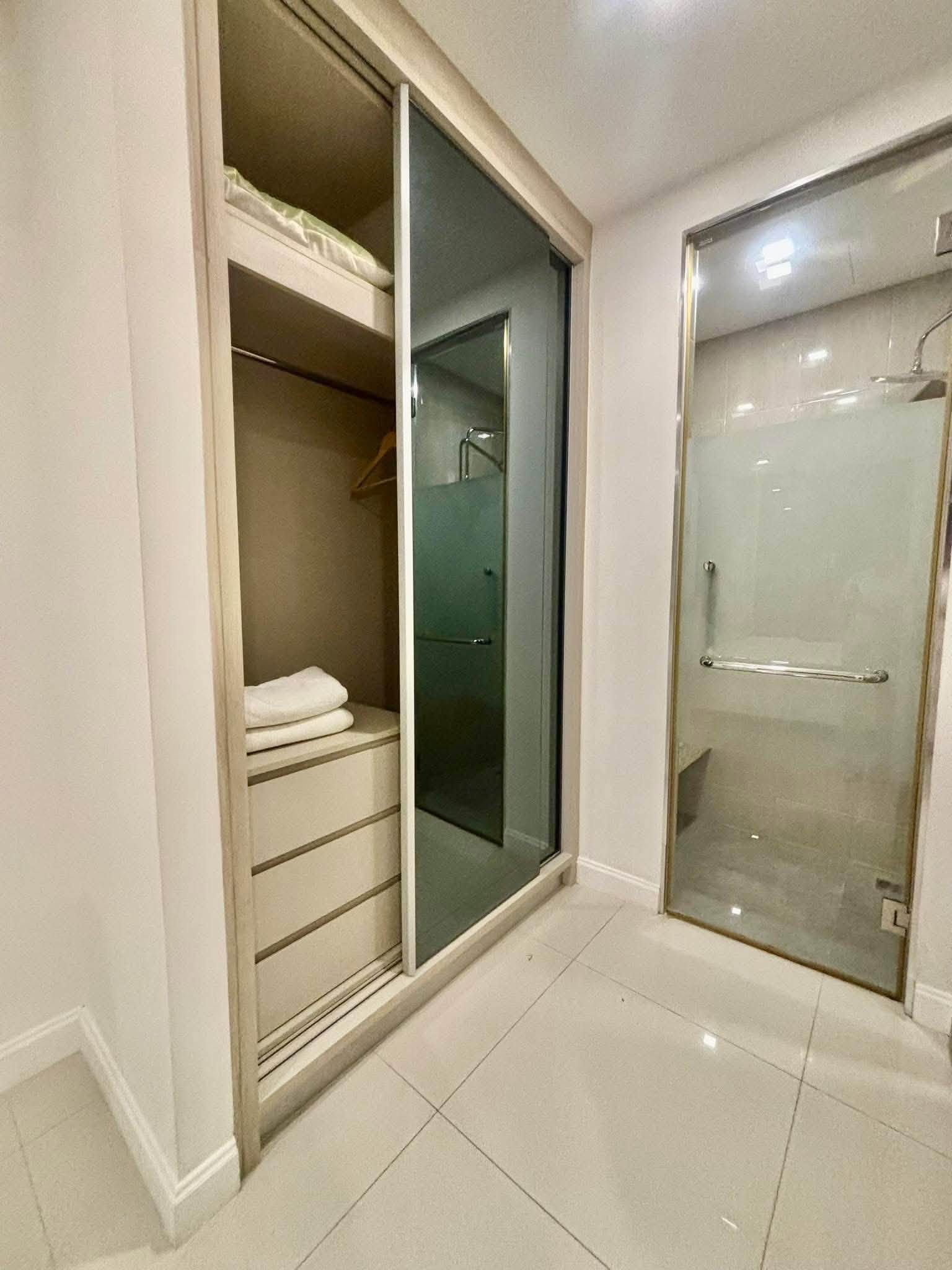Stunning View Condo 2 Bed, 2 Bath 65 SQM. @ The Jewel condo