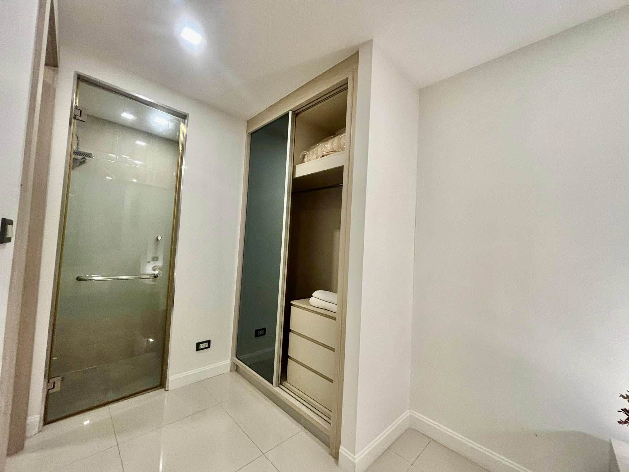 Stunning View Condo 2 Bed, 2 Bath 65 SQM. @ The Jewel condo