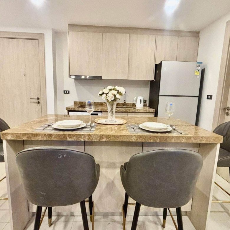 Stunning View Condo 2 Bed, 2 Bath 65 SQM. @ The Jewel condo