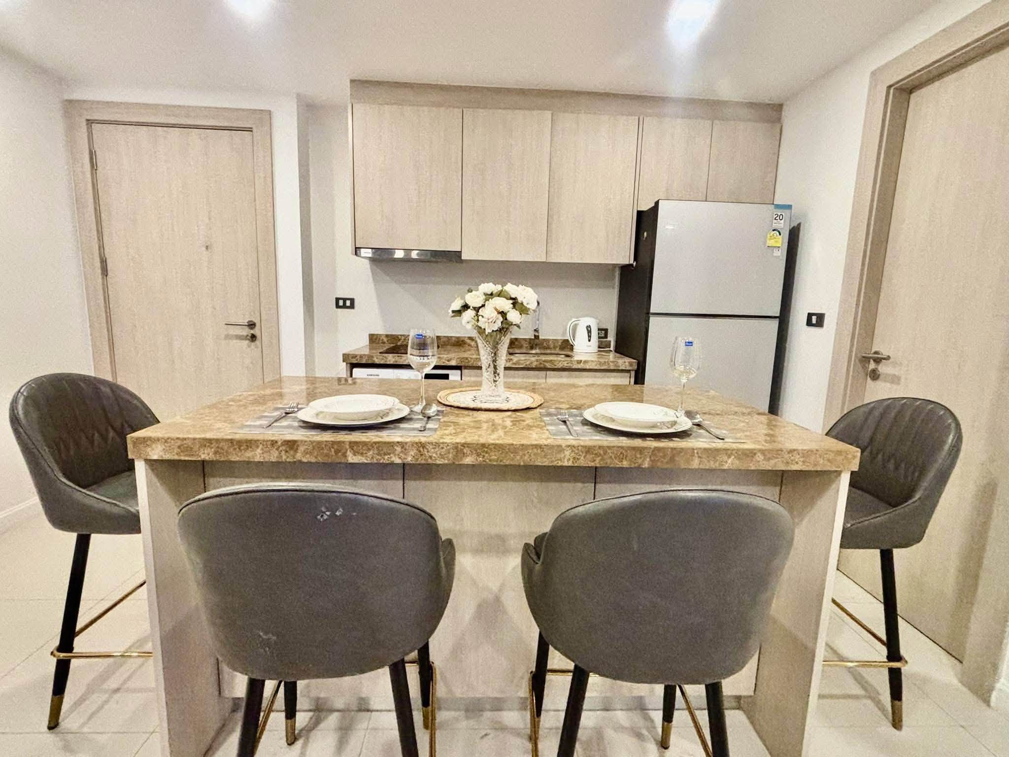 Stunning View Condo 2 Bed, 2 Bath 65 SQM. @ The Jewel condo