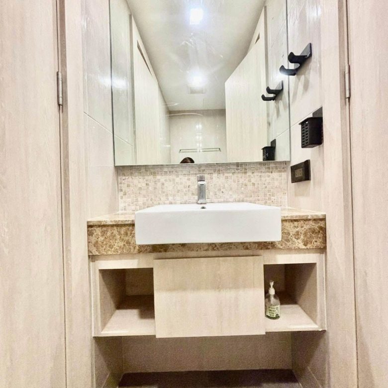 Stunning View Condo 2 Bed, 2 Bath 65 SQM. @ The Jewel condo