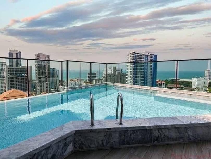 Stunning View Condo 2 Bed, 2 Bath 65 SQM. @ The Jewel condo