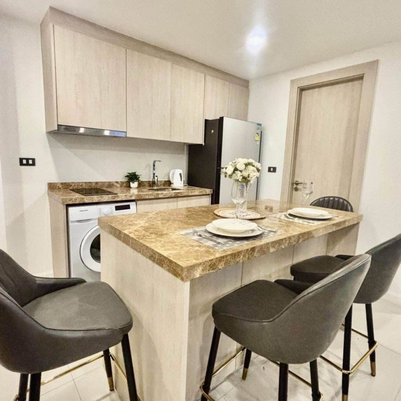 Stunning View Condo 2 Bed, 2 Bath 65 SQM. @ The Jewel condo