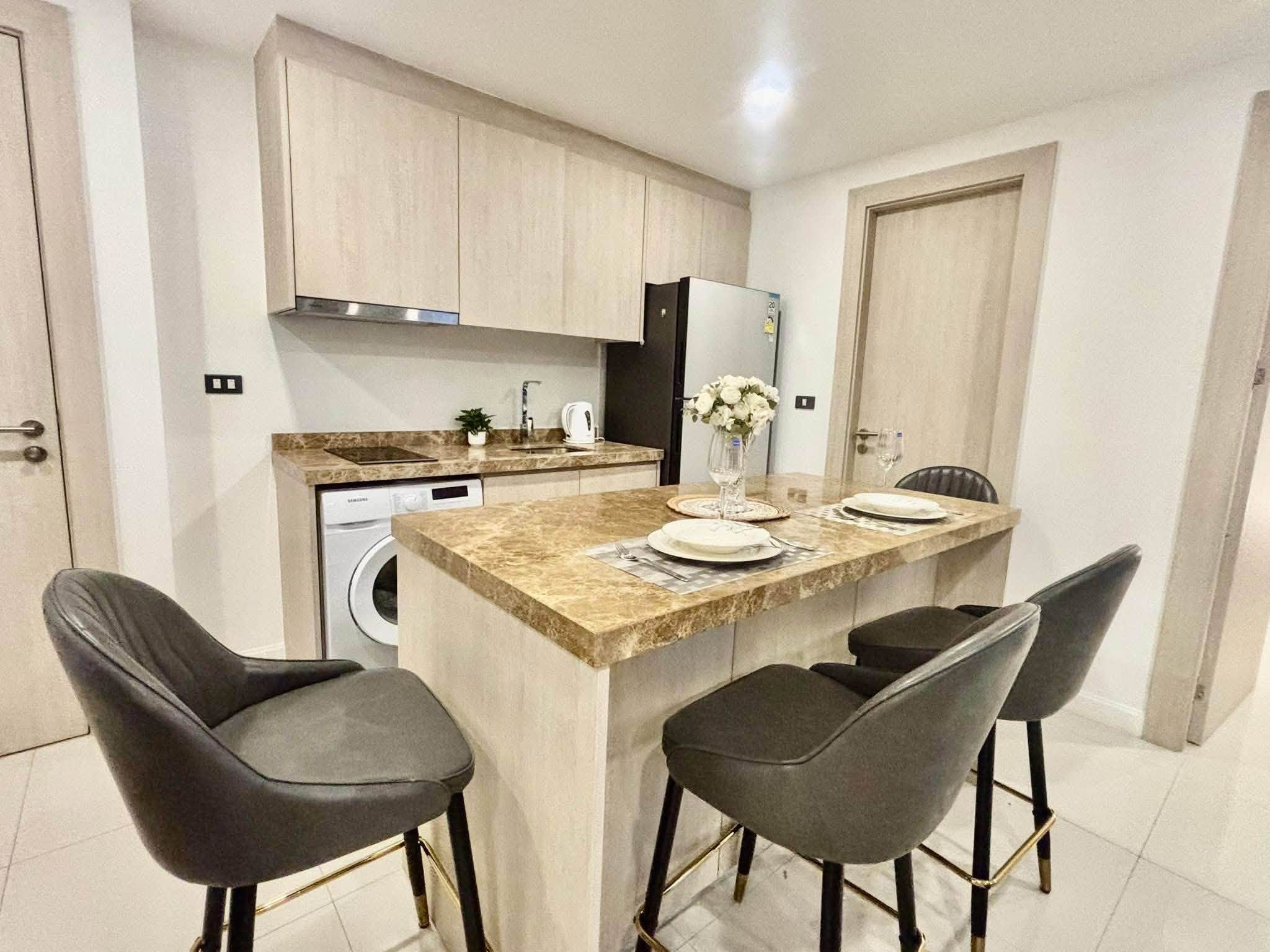 Stunning View Condo 2 Bed, 2 Bath 65 SQM. @ The Jewel condo