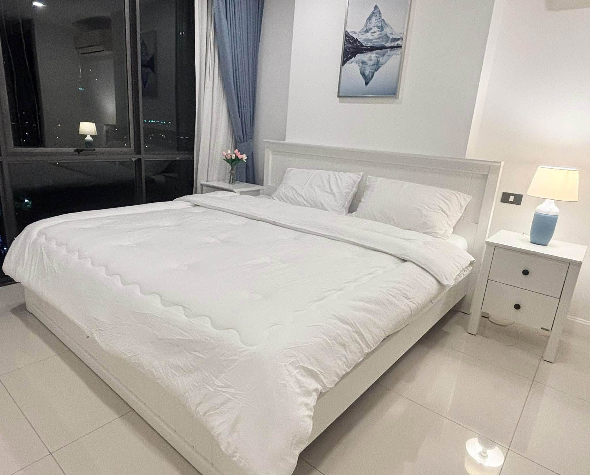 Stunning View Condo 2 Bed, 2 Bath 65 SQM. @ The Jewel condo