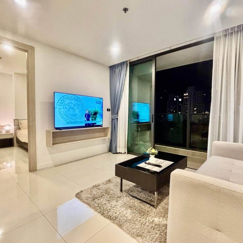 Stunning View Condo 2 Bed, 2 Bath 65 SQM. @ The Jewel condo