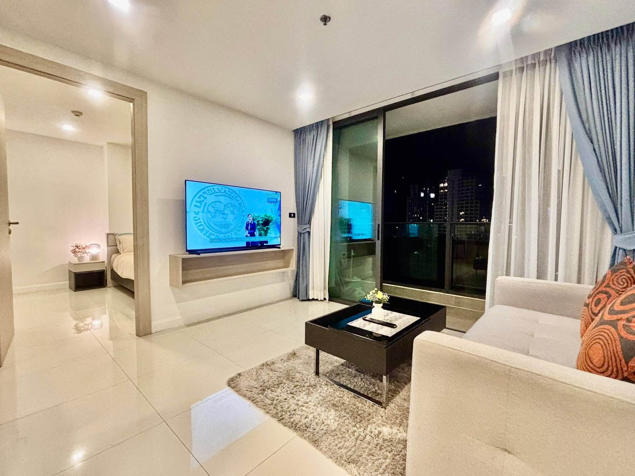 Stunning View Condo 2 Bed, 2 Bath 65 SQM. @ The Jewel condo